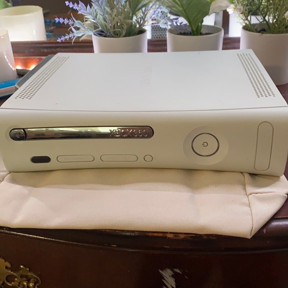 white xbox 360 works perfectly